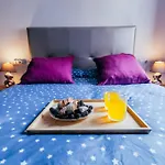 Apartamento Queen Apt, 2min To Beach, Terrace, 3bd, 6pax *