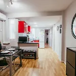 Apartamento Queen Apt, 2min To Beach, Terrace, 3bd, 6pax *