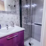 Apartamento Queen Apt, 2min To Beach, Terrace, 3bd, 6pax *