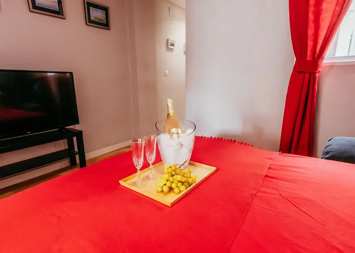 Queen Apt, 2min To Beach, Terrace, 3bd, 6pax