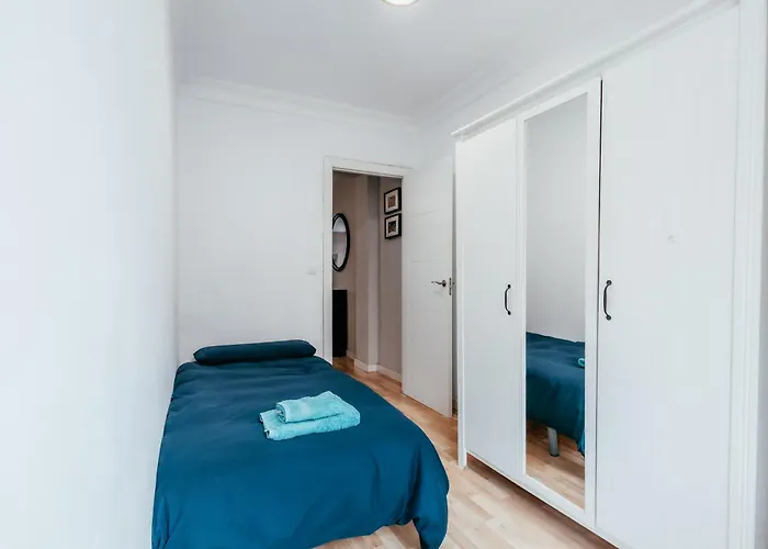 Apartmán Queen Apt, 2min To Beach, Terrace, 3bd, 6pax *