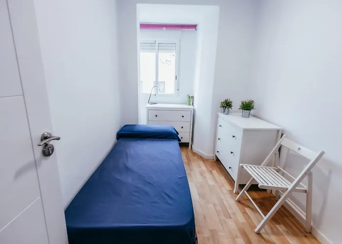 Queen Apt, 2min To Beach, Terrace, 3bd, 6pax