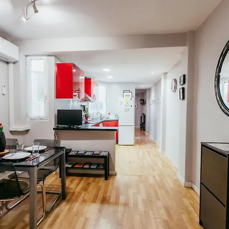 公寓 Queen Apt, 2min To Beach, Terrace, 3bd, 6pax *