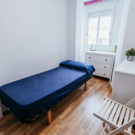 Queen Apt, 2min To Beach, Terrace, 3bd, 6pax Валенсия