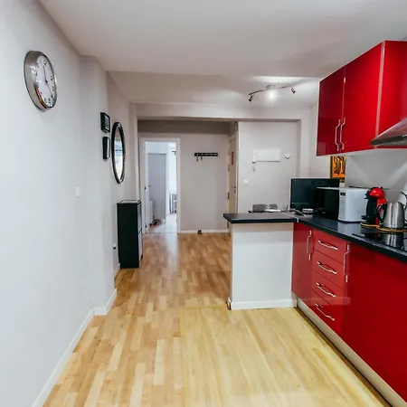 Queen Apt, 2min To Beach, Terrace, 3bd, 6pax Walencja