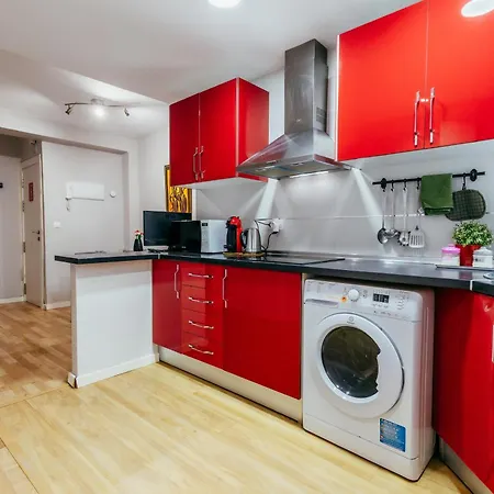 Queen Apt, 2min To Beach, Terrace, 3bd, 6pax * Валенсия