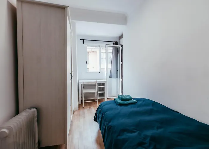 Queen Apt, 2min To Beach, Terrace, 3bd, 6pax Apartment *