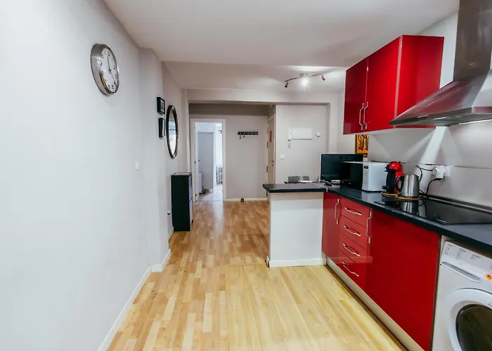 Queen Apt, 2min To Beach, Terrace, 3bd, 6pax Valencia